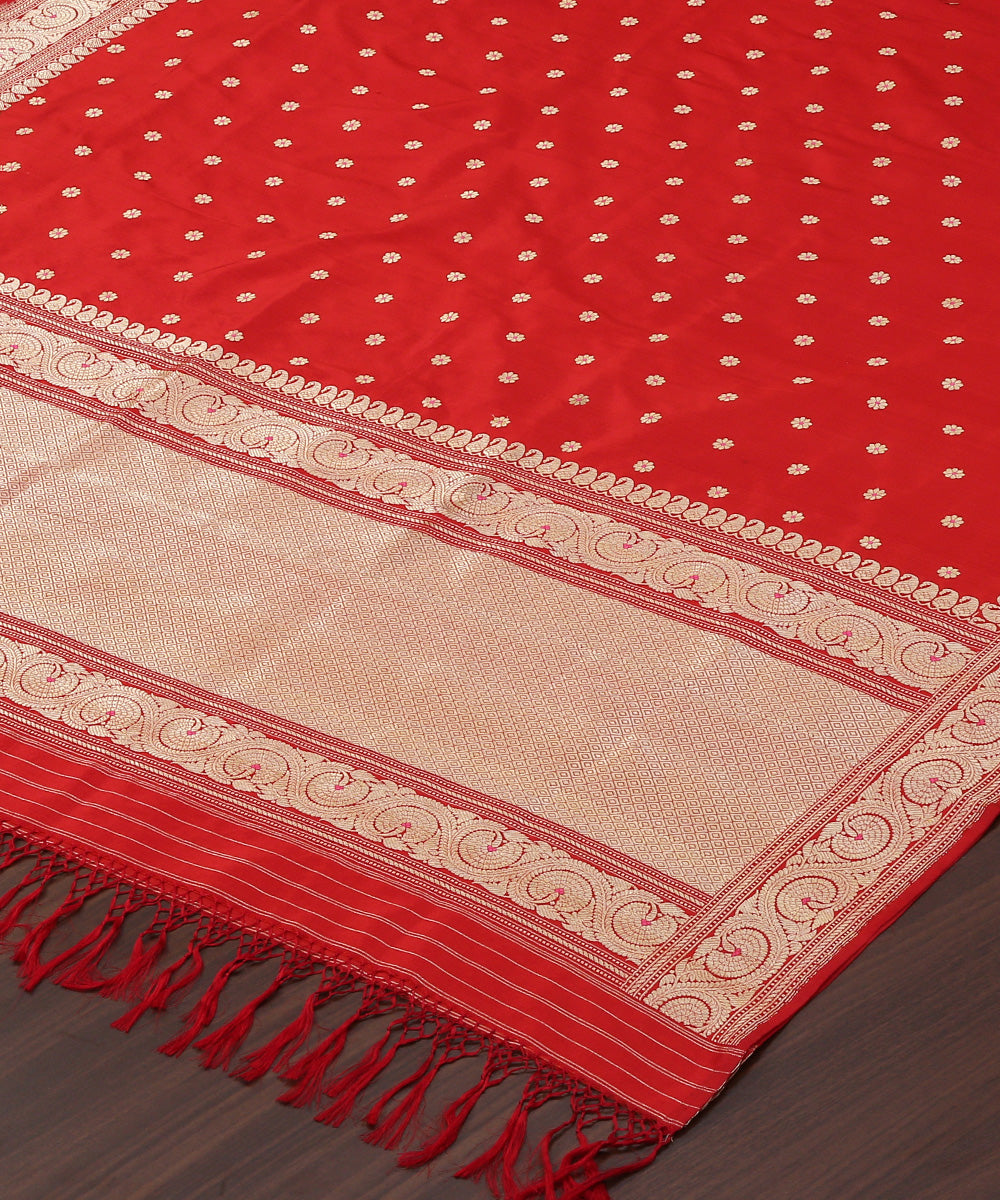 Handloom_Red_Pure_Katan_Silk_Banarasi_Booti_Dupatta_WeaverStory_03