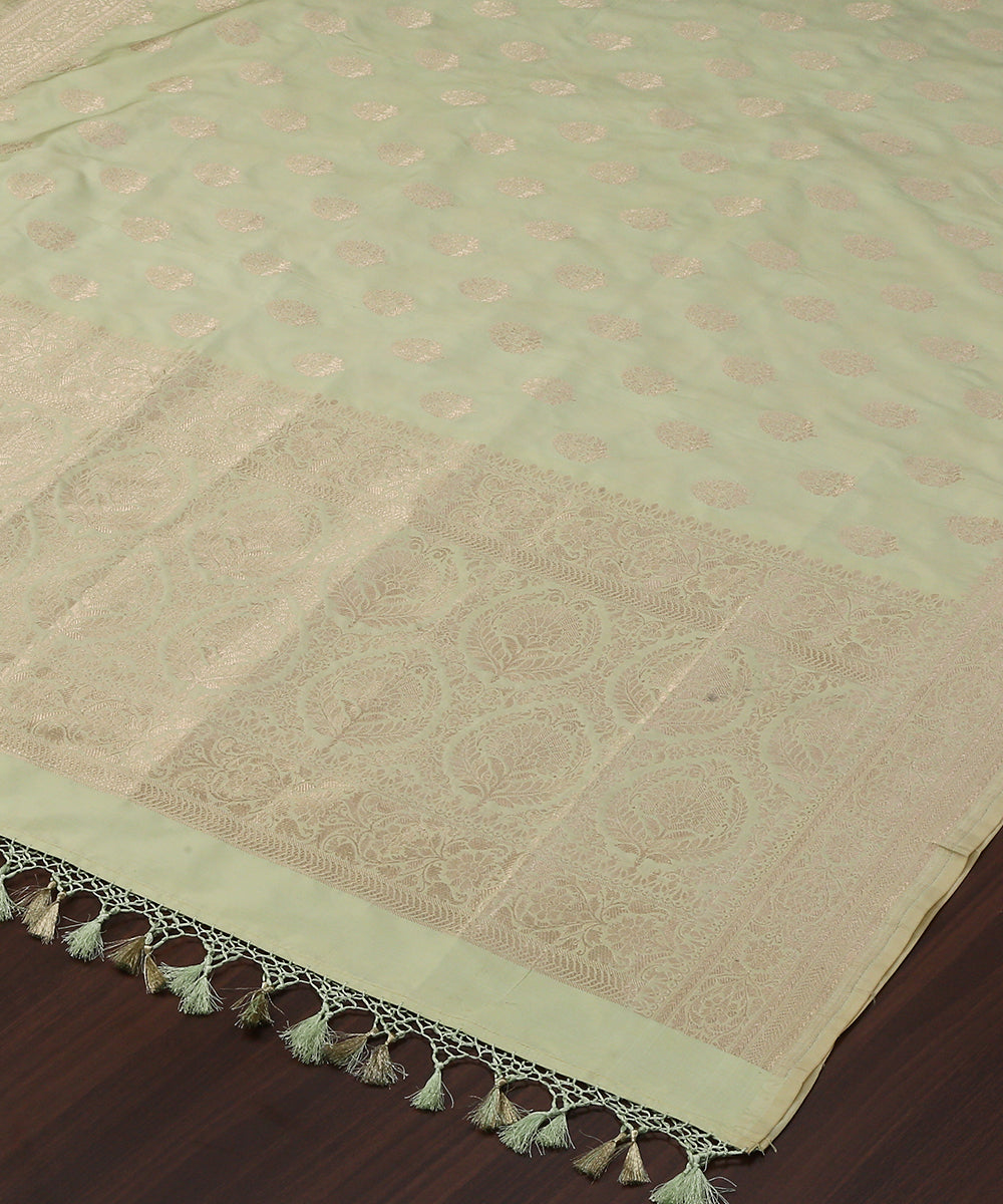 Lemon_Green_Handloom_Pure_Katan_Silk_Banarasi_Booti_Dupatta_WeaverStory_03