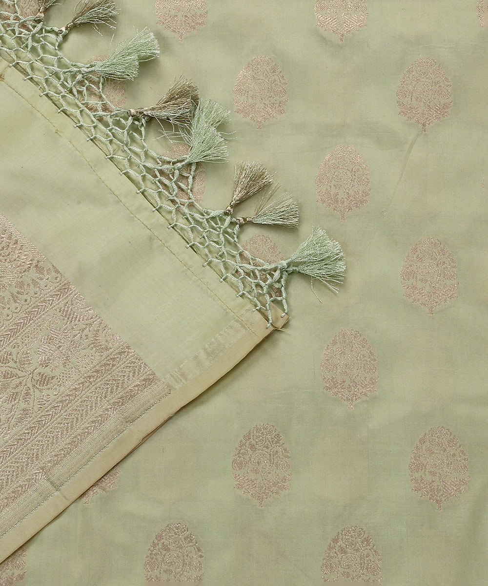Lemon_Green_Handloom_Pure_Katan_Silk_Banarasi_Booti_Dupatta_WeaverStory_04