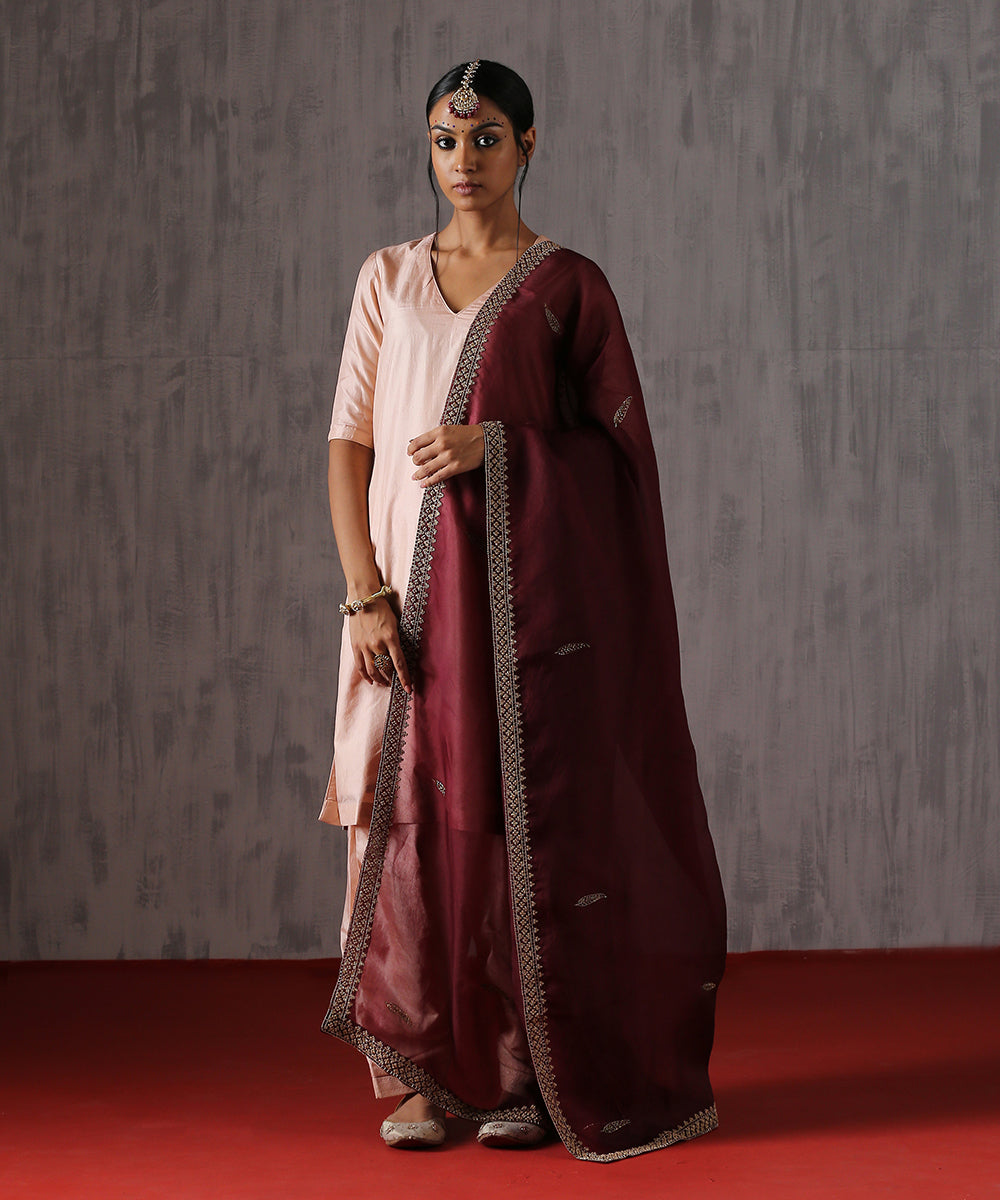 Maroon_Handloom_Pure_Organza_Dupatta_With_Hand_Embroidered_Zardozi_And_Beadwork_WeaverStory_01