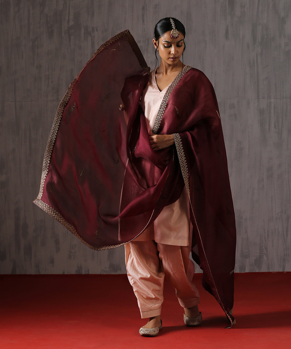 Maroon_Handloom_Pure_Organza_Dupatta_With_Hand_Embroidered_Zardozi_And_Beadwork_WeaverStory_02