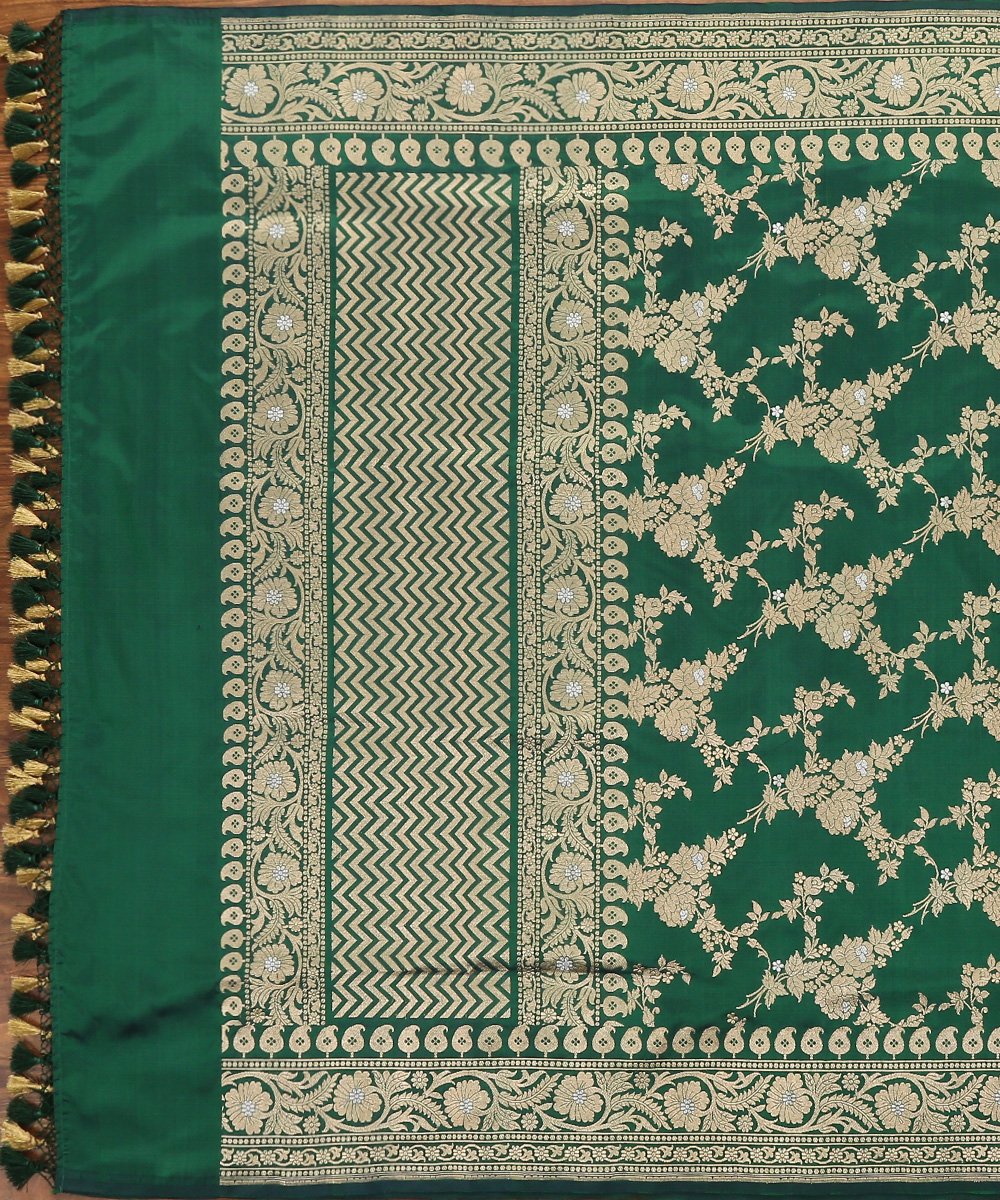 Emerald_Green_Kadhwa_Pure_Katan_Silk_Jangla_Banarasi_Dupatta_With_Paisley_Border_WeaverStory_02