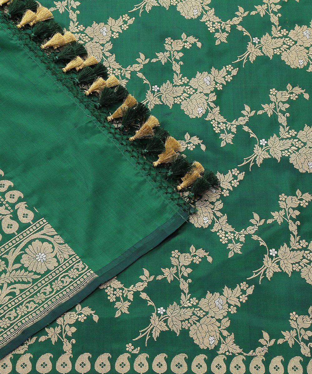 Emerald_Green_Kadhwa_Pure_Katan_Silk_Jangla_Banarasi_Dupatta_With_Paisley_Border_WeaverStory_05