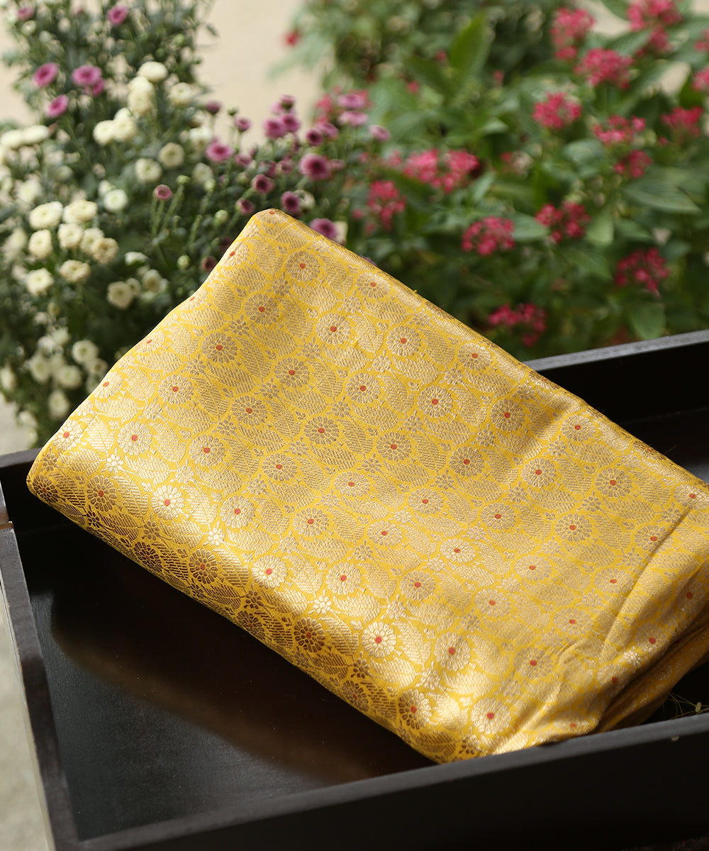 Handloom_Yellow_Pure_Katan_Silk_Kimkhab_Banarasi_Fabric_With_Meena_Red_Booti_WeaverStory_01