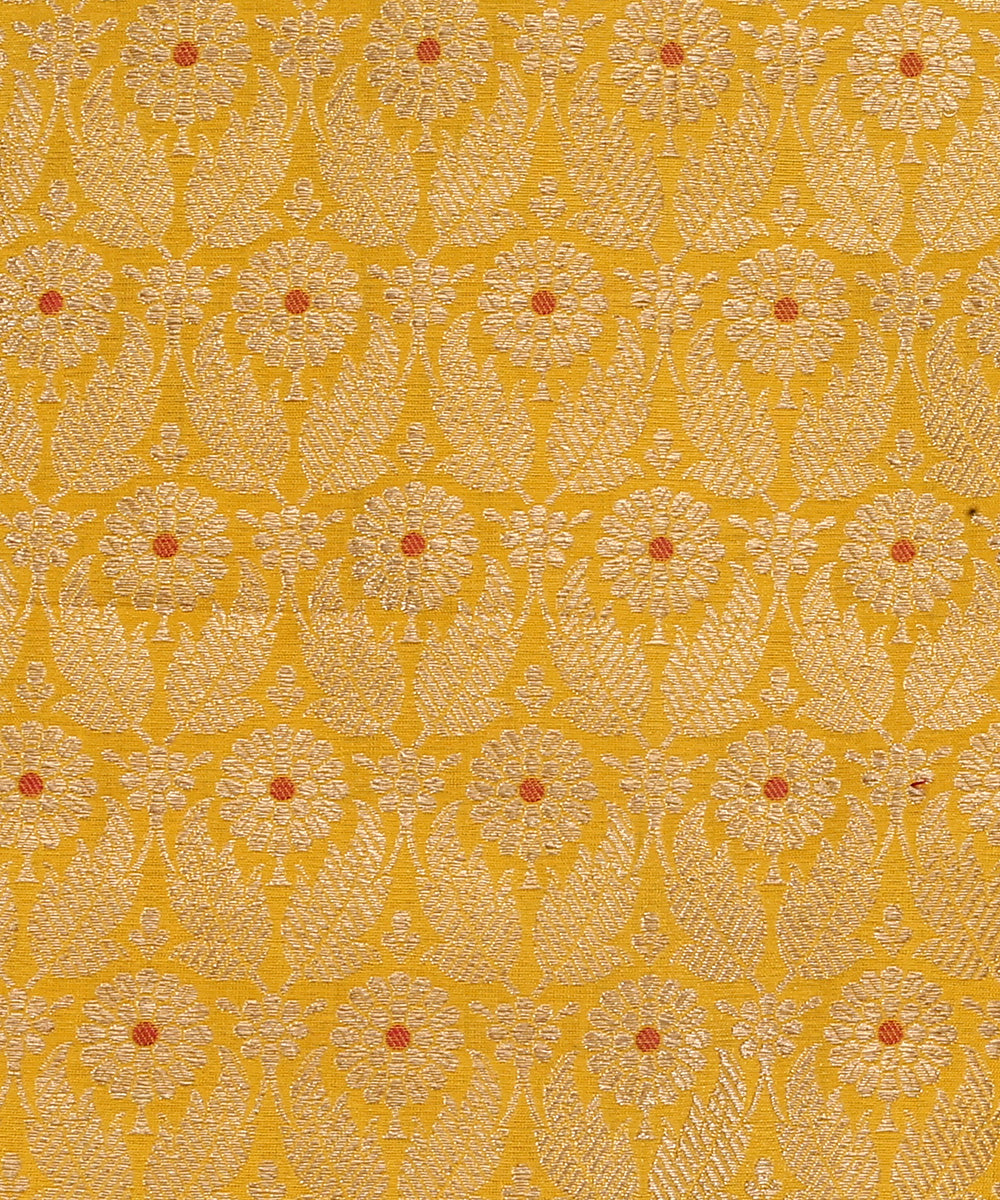 Handloom_Yellow_Pure_Katan_Silk_Kimkhab_Banarasi_Fabric_With_Meena_Red_Booti_WeaverStory_03