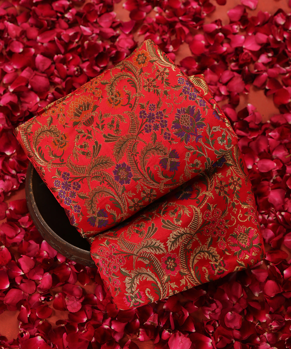 Handloom_Red_Pure_Katan_Silk_Kimkhab_Banarasi_Fabric_WeaverStory_01