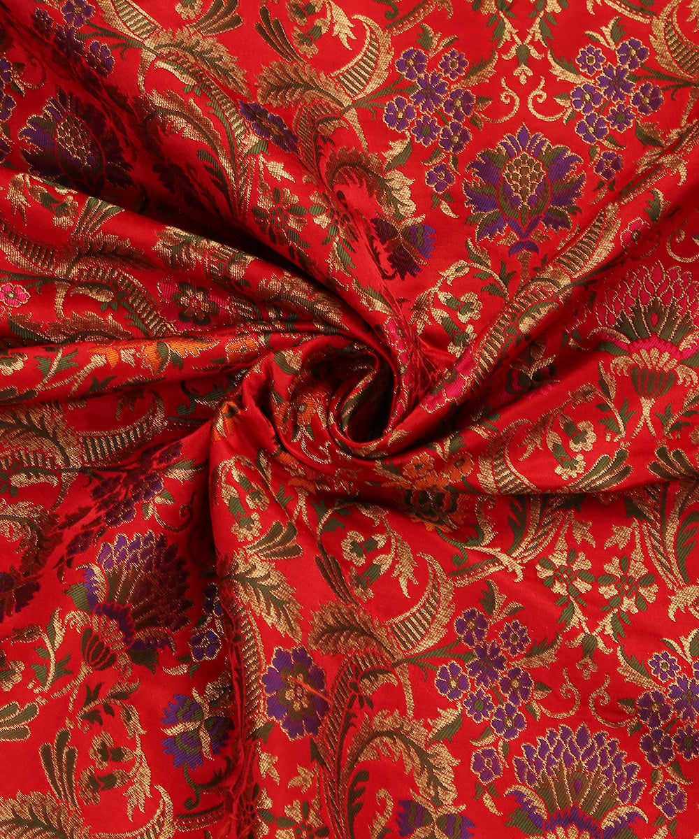 Handloom_Red_Pure_Katan_Silk_Kimkhab_Banarasi_Fabric_WeaverStory_05