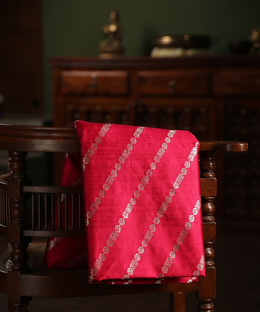 Handloom_Bright_Magenta_Pure_Tussar_Silk_Banarasi_Fabrci_With_Zari_WeaverStory_01