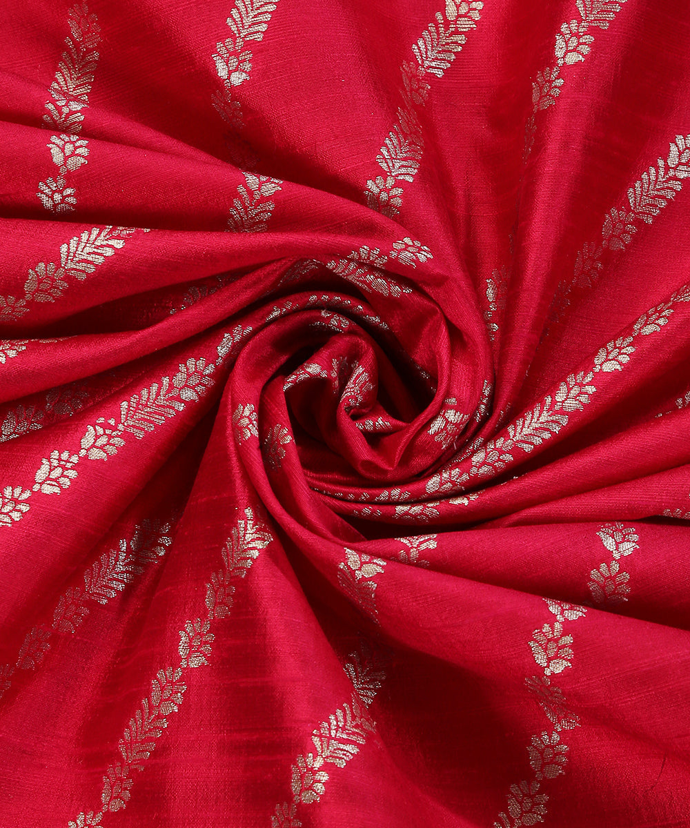 Handloom_Bright_Magenta_Pure_Tussar_Silk_Banarasi_Fabrci_With_Zari_WeaverStory_05