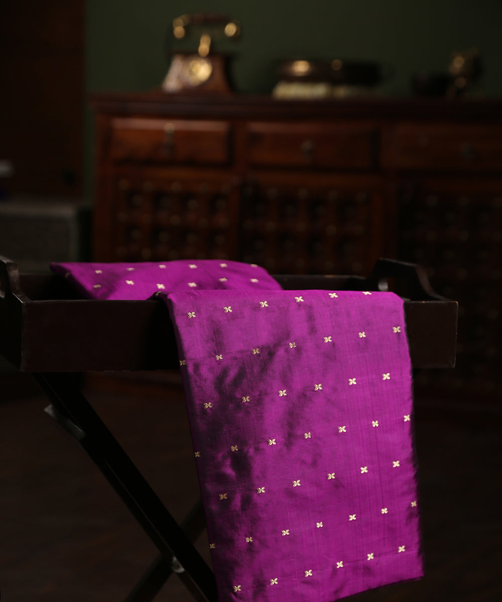 Handloom_Dark_Purple_Pure_Katan_Silk_Banarasi_Fabric_With_Cutwork_Booti_WeaverStory_01