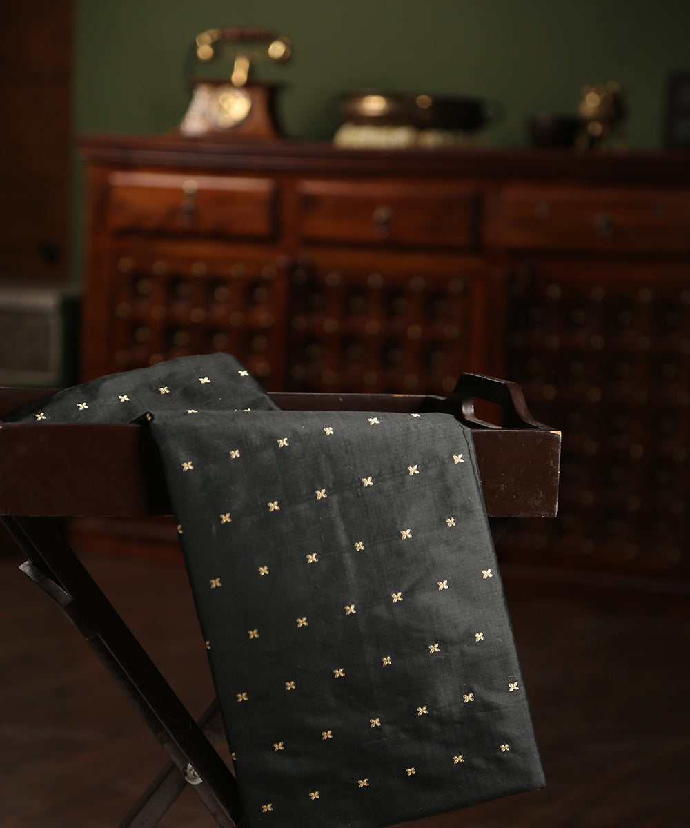 Black_Handloom_Pure_Katan_Silk_Banarasi_Fabric_With_Cutwork_Booti_WeaverStory_01