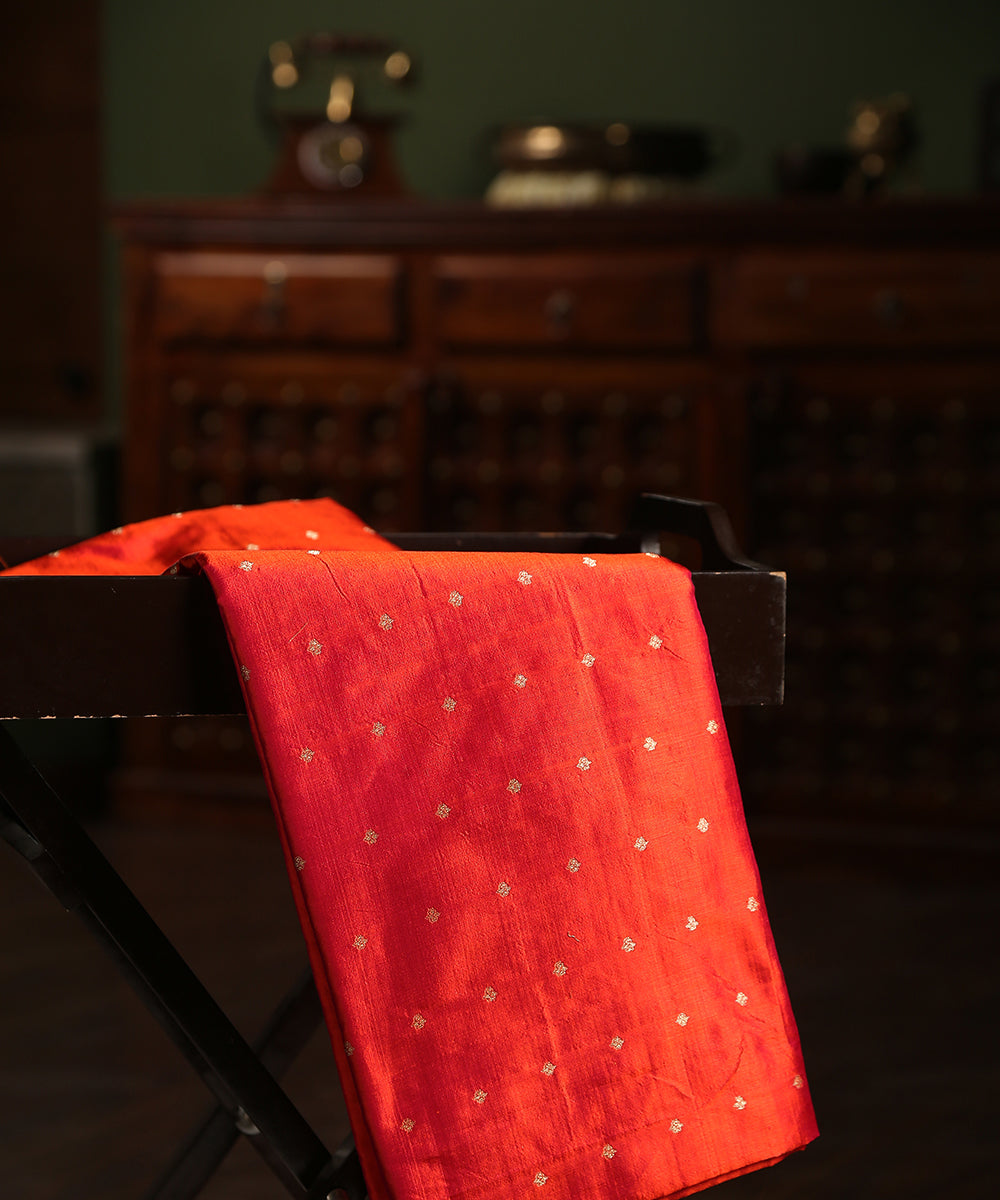Handloom_Red_Double_Shade_Pure_Katan_Silk_Banarasi_Fabric_With_Cutwork_Booti_WeaverStory_01