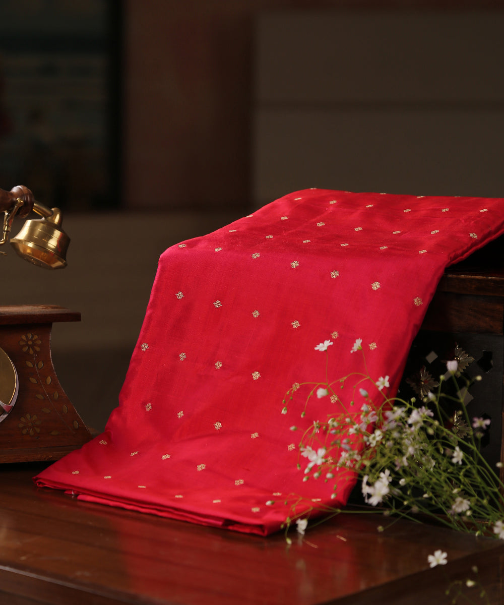 Handloom_Red_And_Rani_Pink_Double_Shade_Pure_Katan_Silk_Cutwork_Banarasi_Fabric_WeaverStory_01
