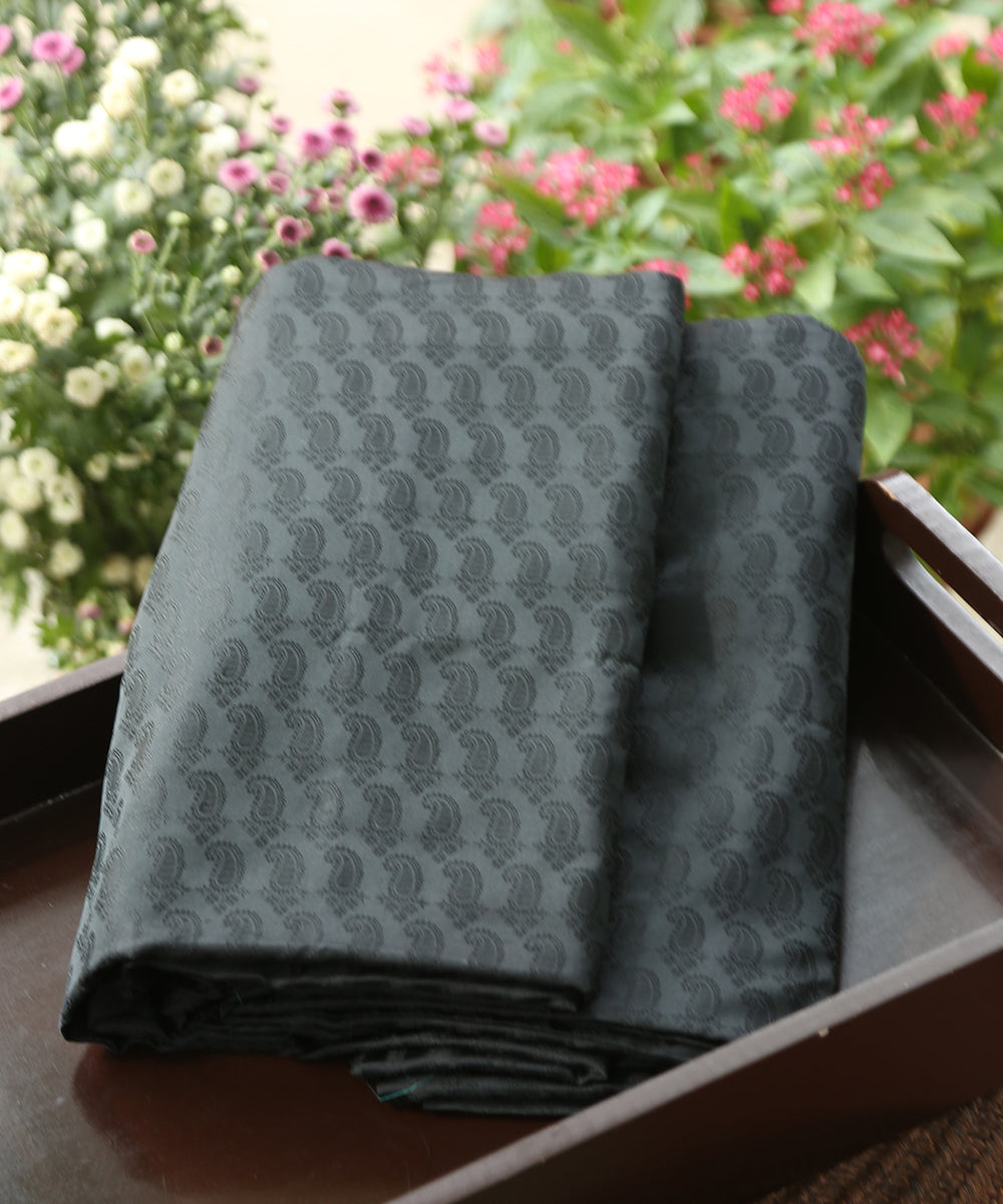 Handloom_Black_Pure_Satin_Silk_Tanchoi_Banarasi_Fabric_With_Paisley_Design_WeaverStory_01