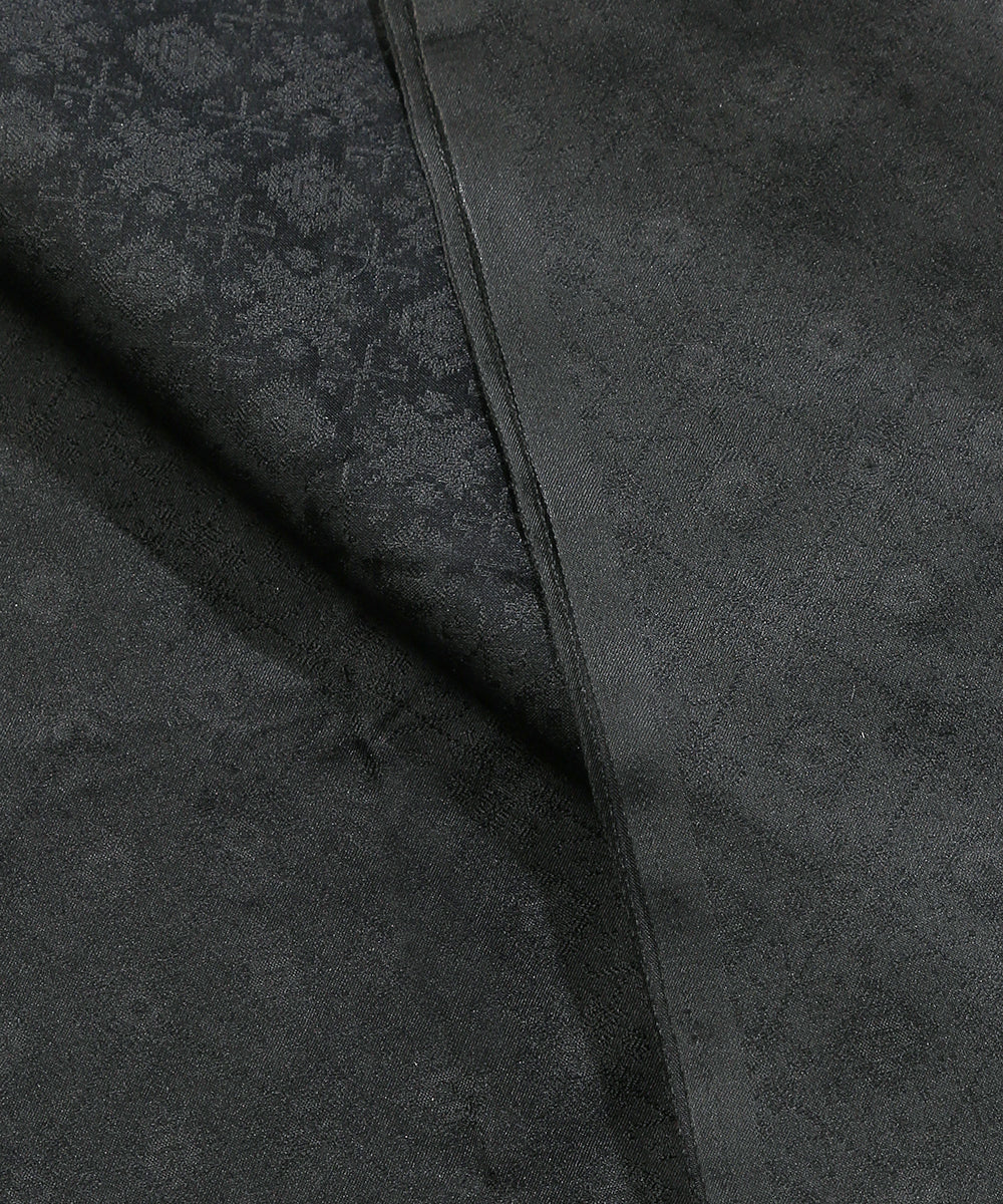 Black_Handloom_Pure_Satin_Silk_Tanchoi_Banarasi_Fabric_With_Diamond_Design_WeaverStory_04