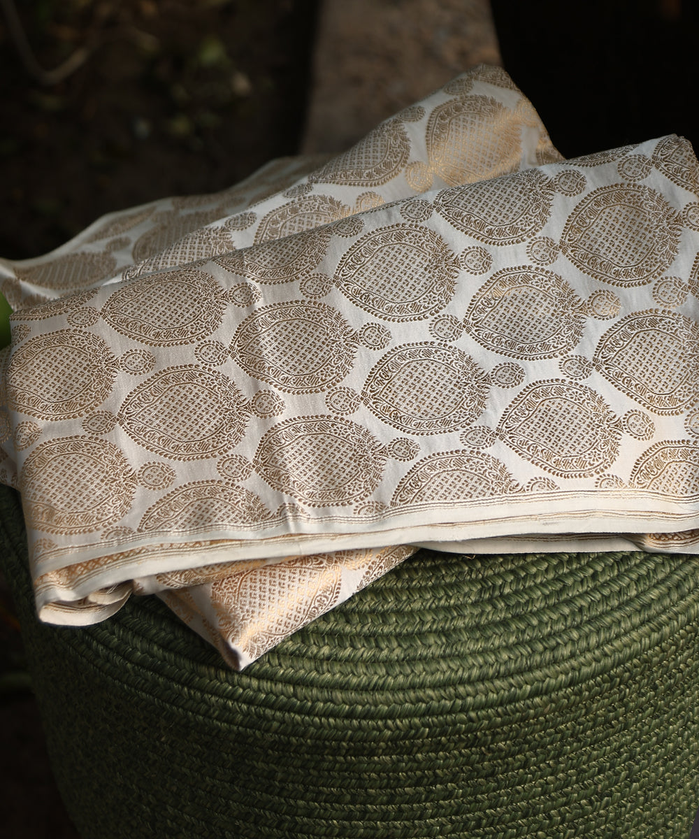 Handloom_White_Pure_Satin_Silk_Kimkhab_Banarasi_Fabric_With_Mughal_Motifs_WeaverStory_01