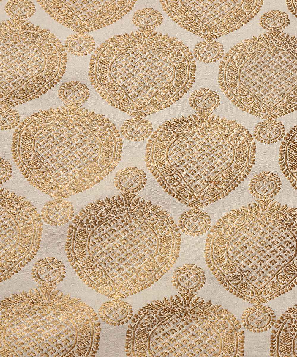 White_Handloom_Pure_Satin_Silk_Brocade_Banarasi_Fabric_With_Mughal_Motifs_WeaverStory_03