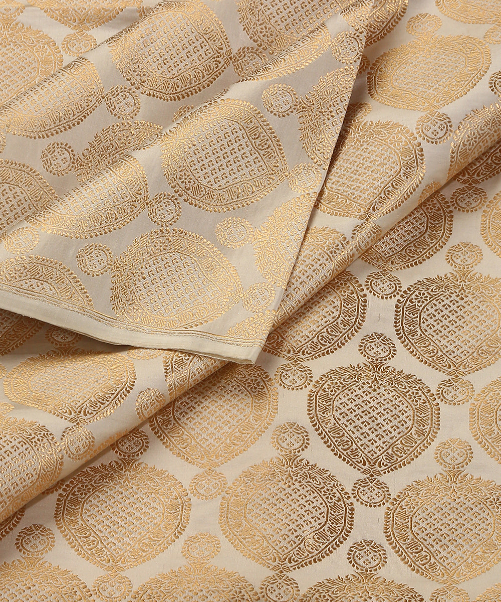 White_Handloom_Pure_Satin_Silk_Brocade_Banarasi_Fabric_With_Mughal_Motifs_WeaverStory_04