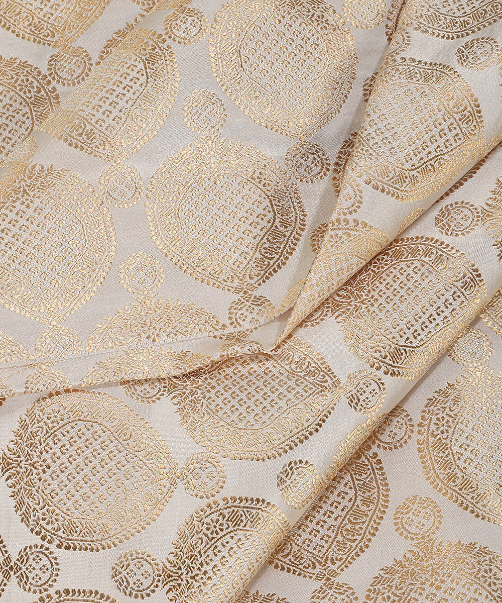 Handloom_White_Pure_Satin_Silk_Kimkhab_Banarasi_Fabric_With_Mughal_Motifs_WeaverStory_04