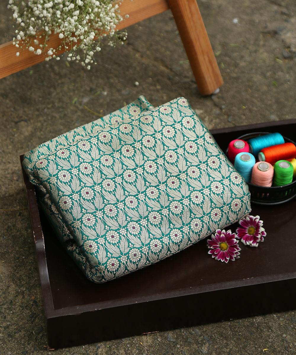 Green_Handloom_Pure_Katan_Silk_Kimkhab_Banarasi_Fabric_With_Meena_Booti_WeaverStory_01