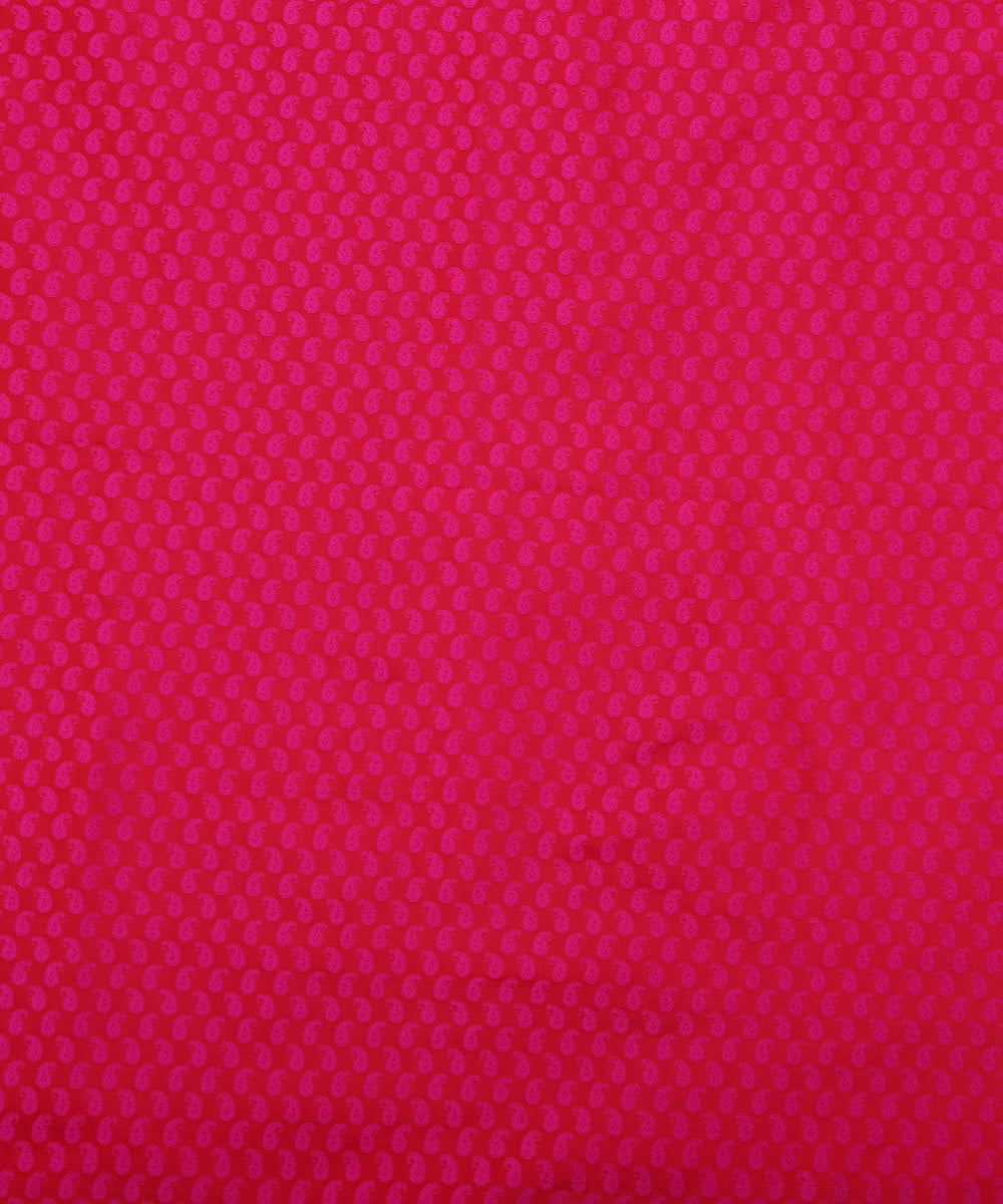 Handloom_Red_and_Rani_Pink_Pure_Katan_Silk_Banarasi_Fabric_With_Tanchoi_Paisleys_Motifs_WeaverStory_02