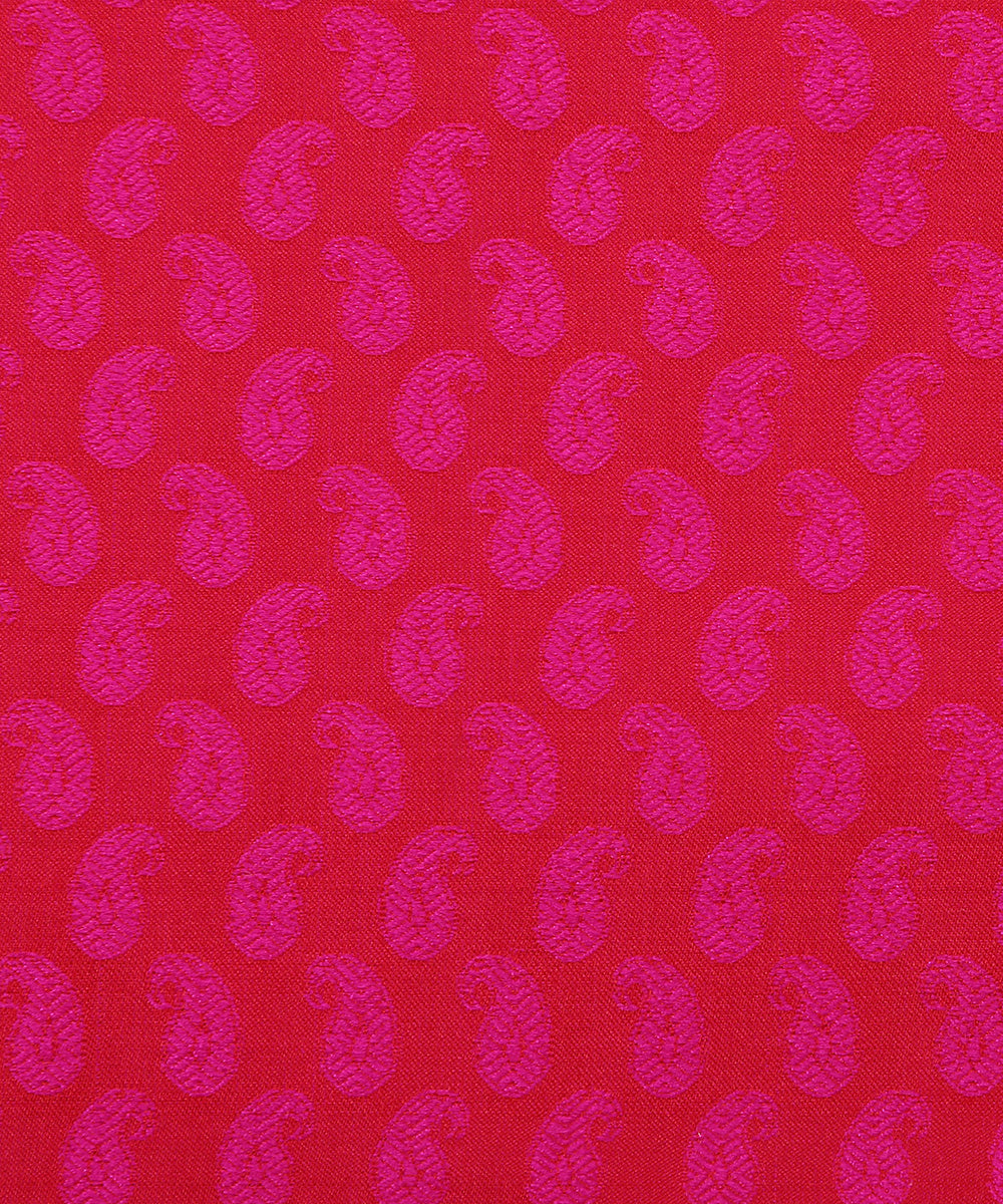 Handloom_Red_and_Rani_Pink_Pure_Katan_Silk_Banarasi_Fabric_With_Tanchoi_Paisleys_Motifs_WeaverStory_03