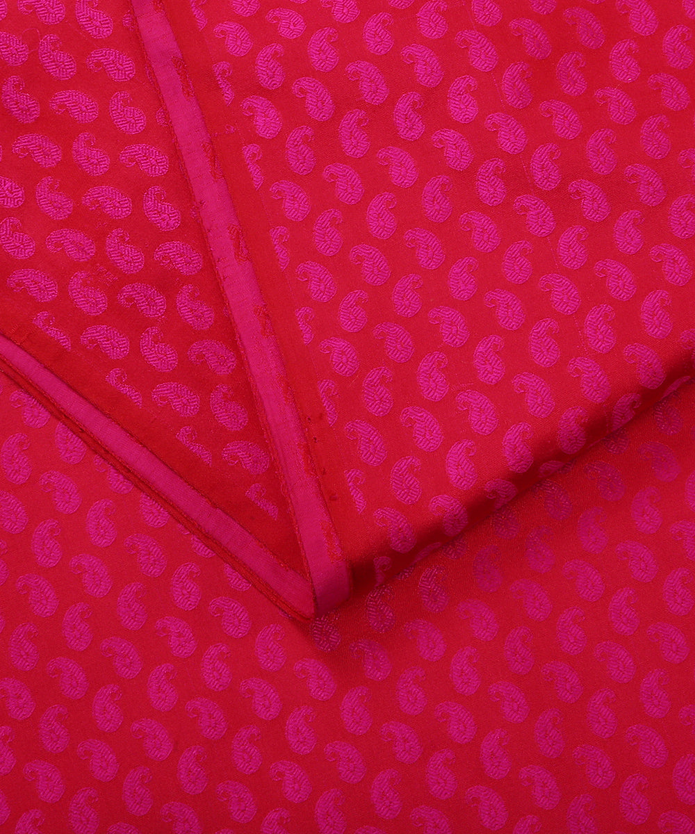 Handloom_Red_and_Rani_Pink_Pure_Katan_Silk_Banarasi_Fabric_With_Tanchoi_Paisleys_Motifs_WeaverStory_04