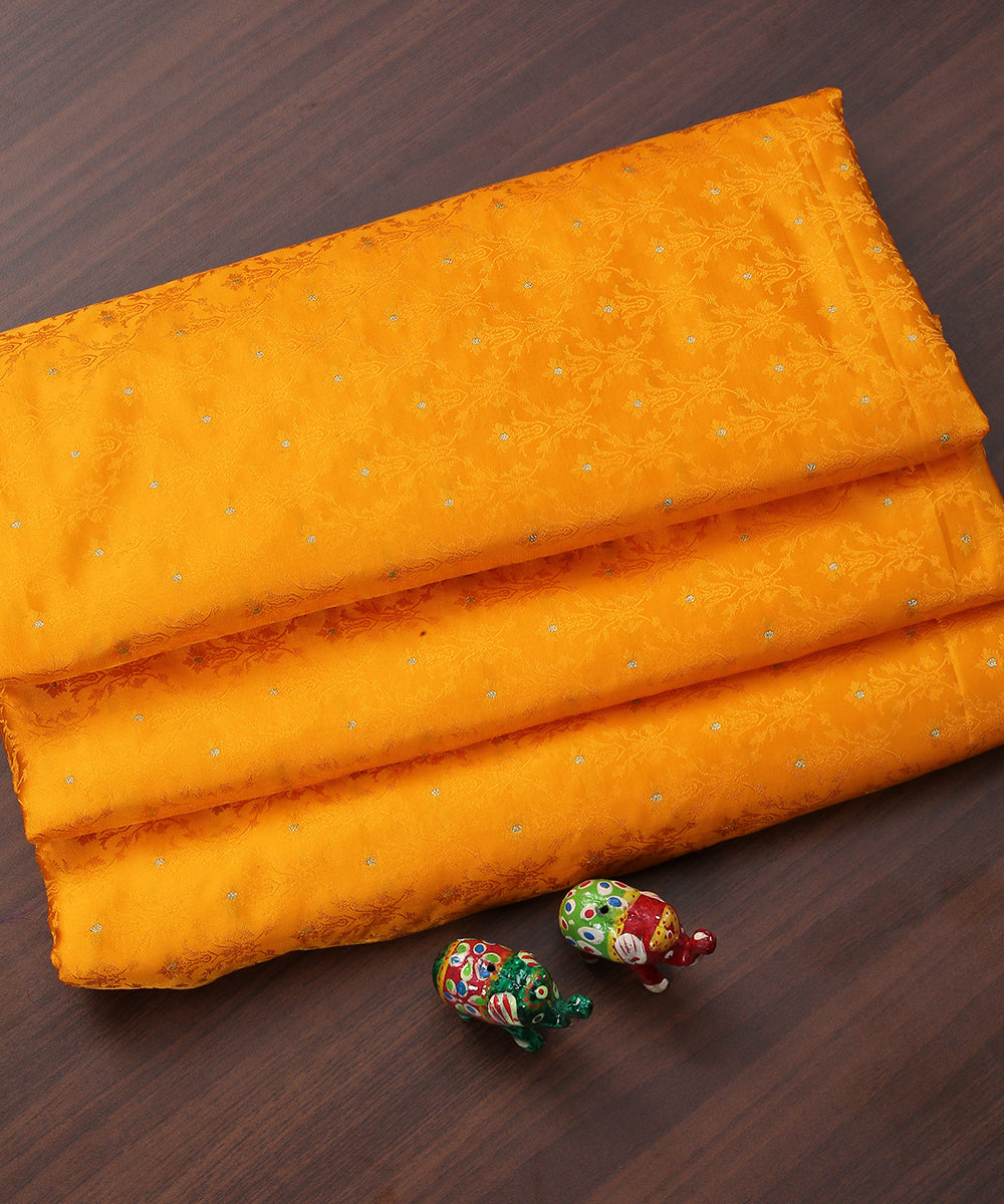 Yellow_Handloom_Pure_Katan_Silk_Banarasi_Fabric_With_Tanchoi_Zari_Booti_WeaverStory_01