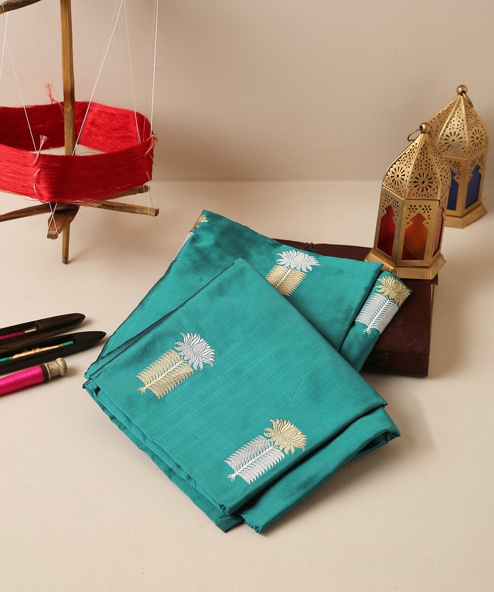 Green_Handloom_Dual_Tone_Silver_and_Gold_Booti_Banarasi_Fabric_WeaverStory_01