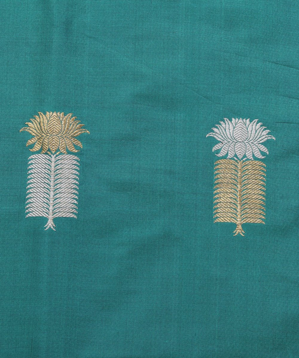 Green_Handloom_Dual_Tone_Silver_and_Gold_Booti_Banarasi_Fabric_WeaverStory_03