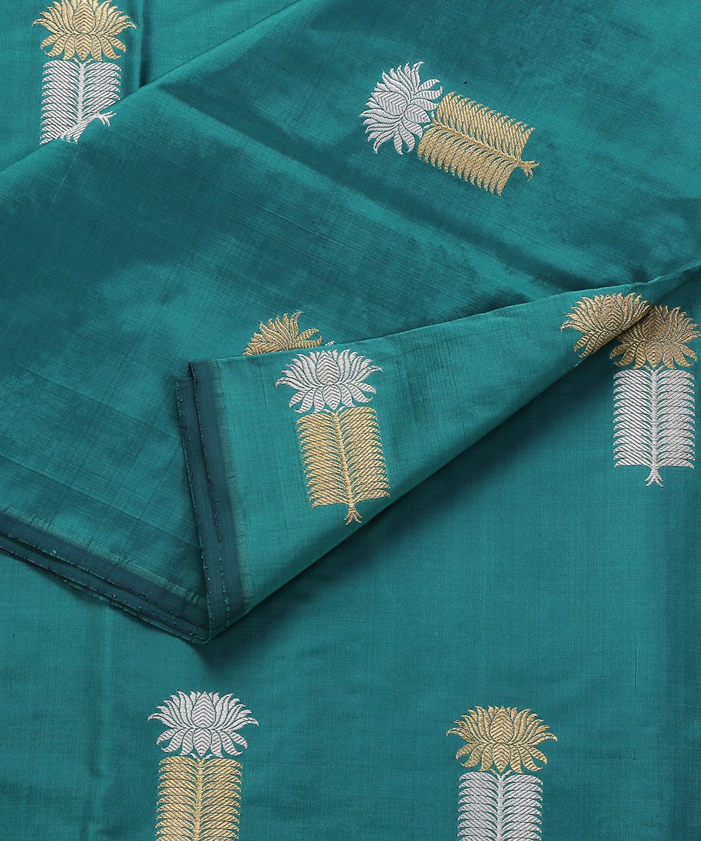 Green_Handloom_Dual_Tone_Silver_and_Gold_Booti_Banarasi_Fabric_WeaverStory_04