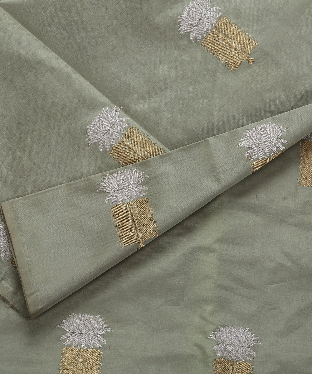 Pista_Green_Handloom_Kadhwa_Pure_Katan_Silk_Booti_Banarasi_Fabric_WeaverStory_04