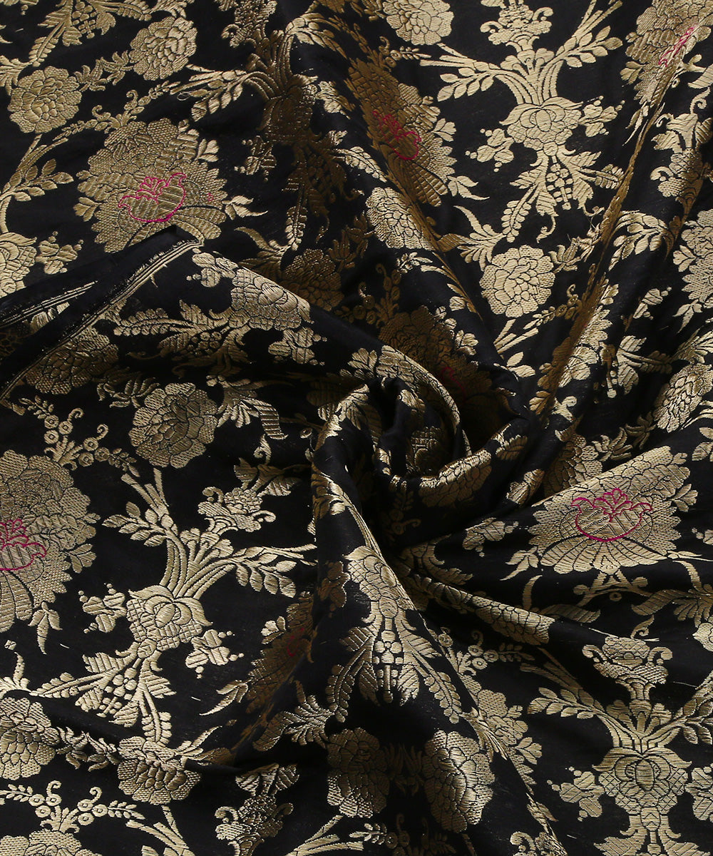 Handloom_Black_Pure_Katan_Silk_Odhna_Jangla_Banarasi_Fabric_WeaverStory_05