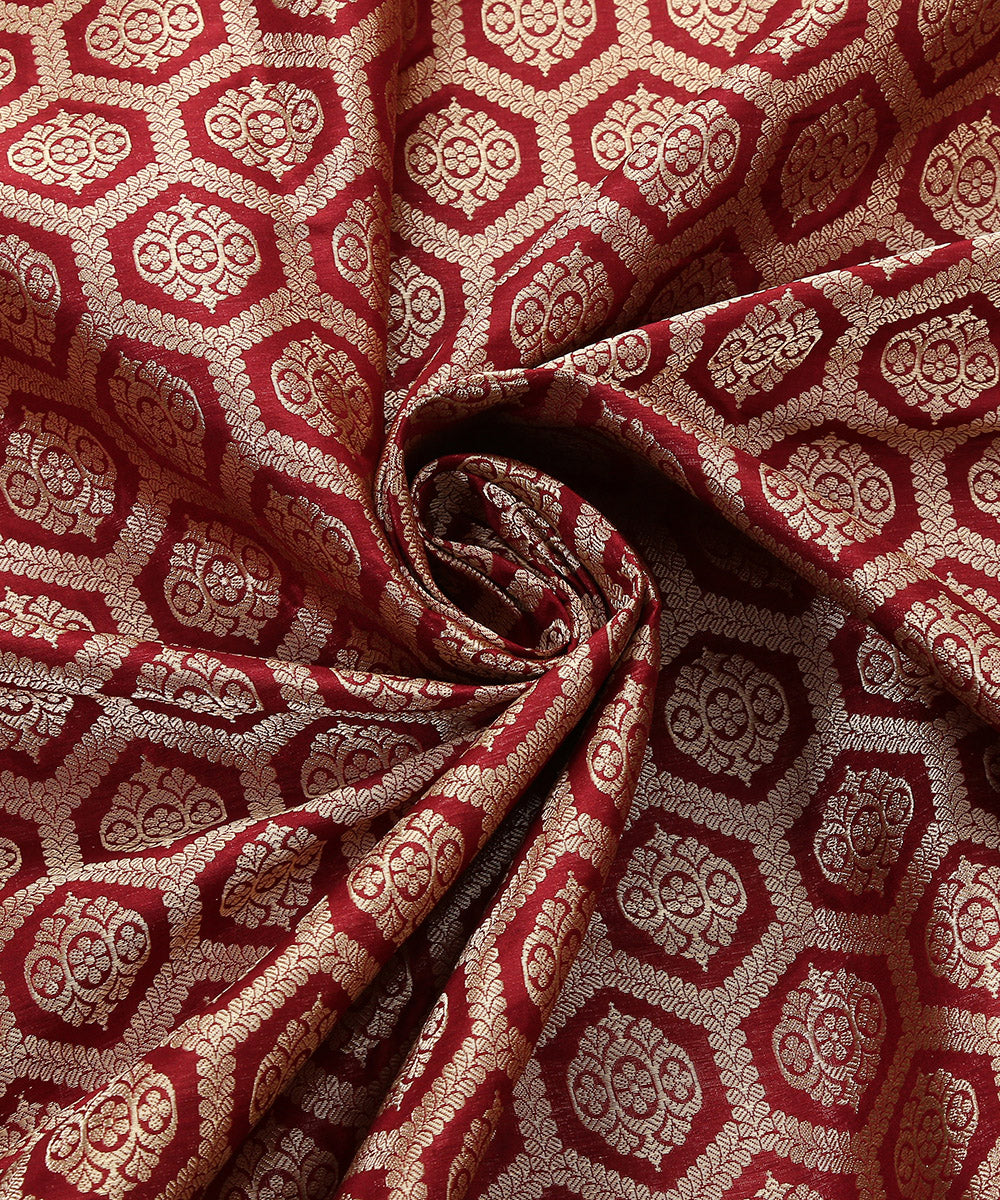 Handloom_Maroon_and_Gold_Pure_Katan_Silk_Kadhwa_Banarasi_Floral_Brocade_Fabric_WeaverStory_05