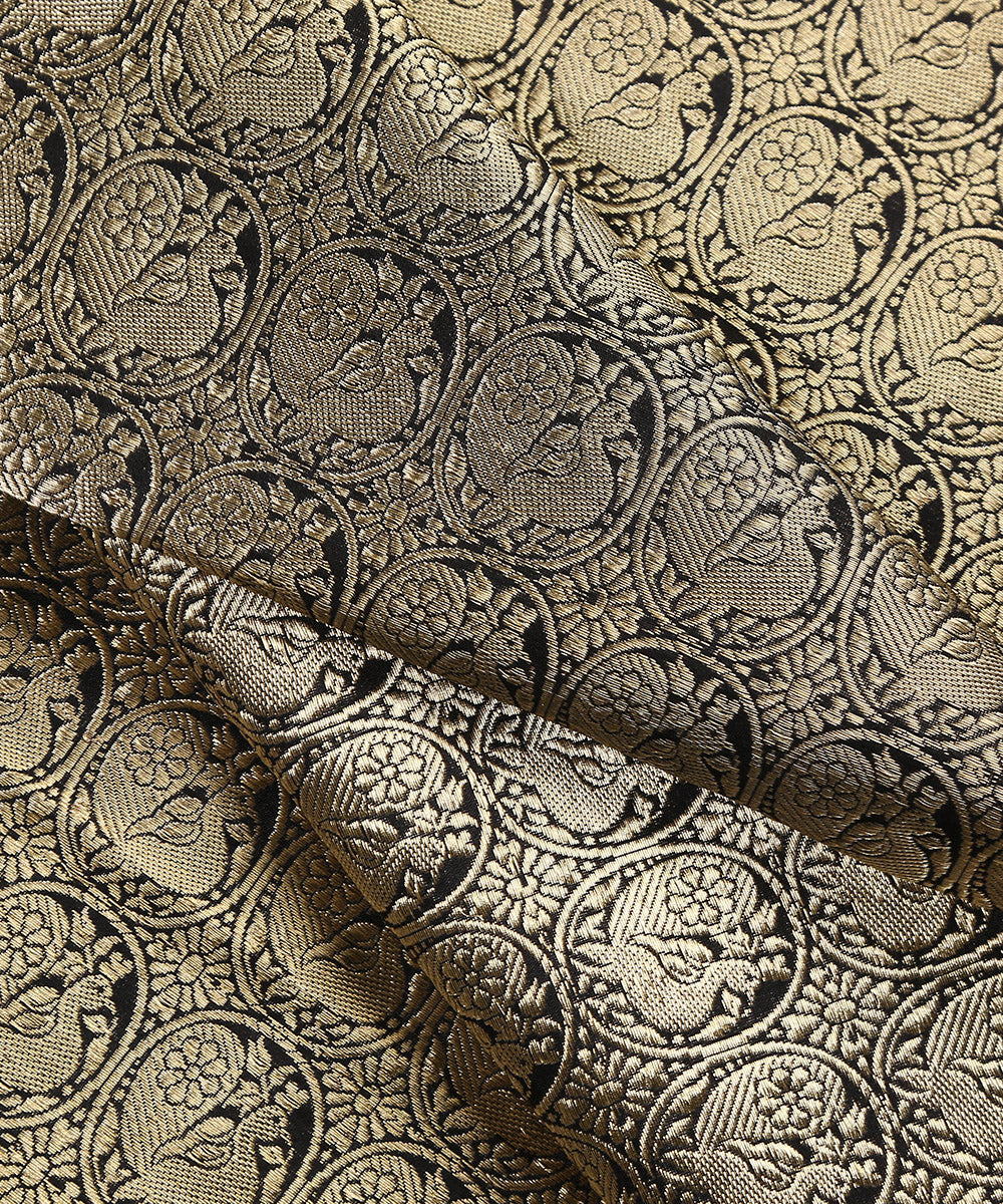 Black_And_Gold_Handloom_Pure_Katan_Silk_Kadhwa_Banarasi_Brocade_Fabric_With_Peacock_Motifs_WeaverStory_04