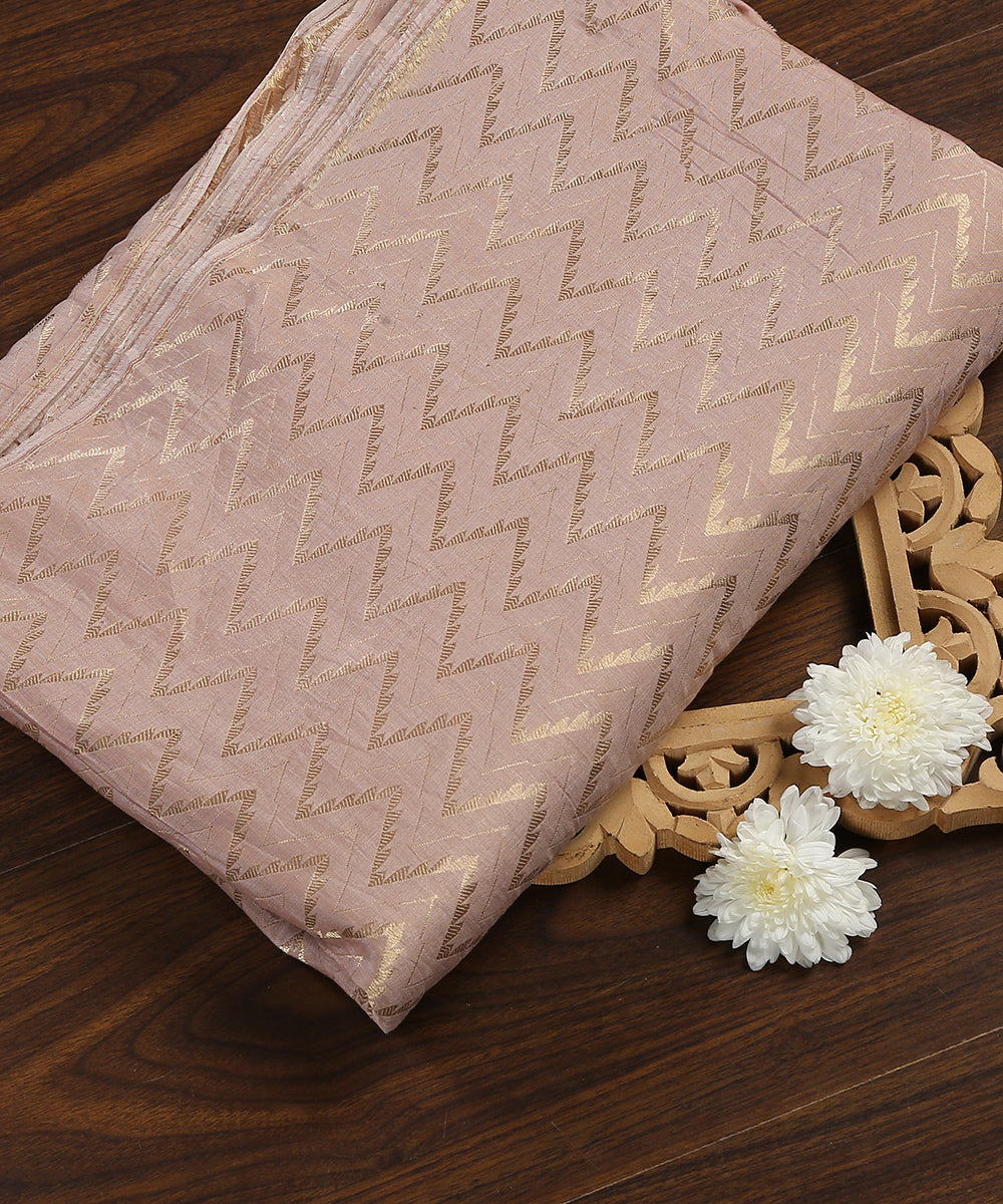Handloom_Soft_Pink_Cotton_Silk_Brocade_Banarasi_Fabric_With_Zigzag_Zari_Jaal_WeaverStory_01