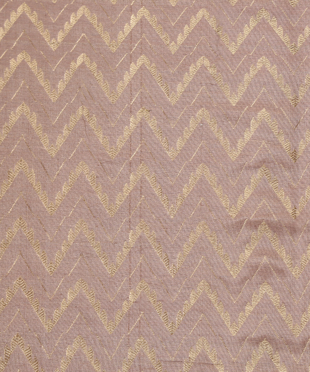 Handloom_Soft_Pink_Cotton_Silk_Brocade_Banarasi_Fabric_With_Zigzag_Zari_Jaal_WeaverStory_02