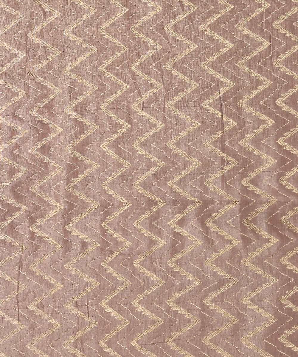 Handloom_Soft_Pink_Cotton_Silk_Brocade_Banarasi_Fabric_With_Zigzag_Zari_Jaal_WeaverStory_03