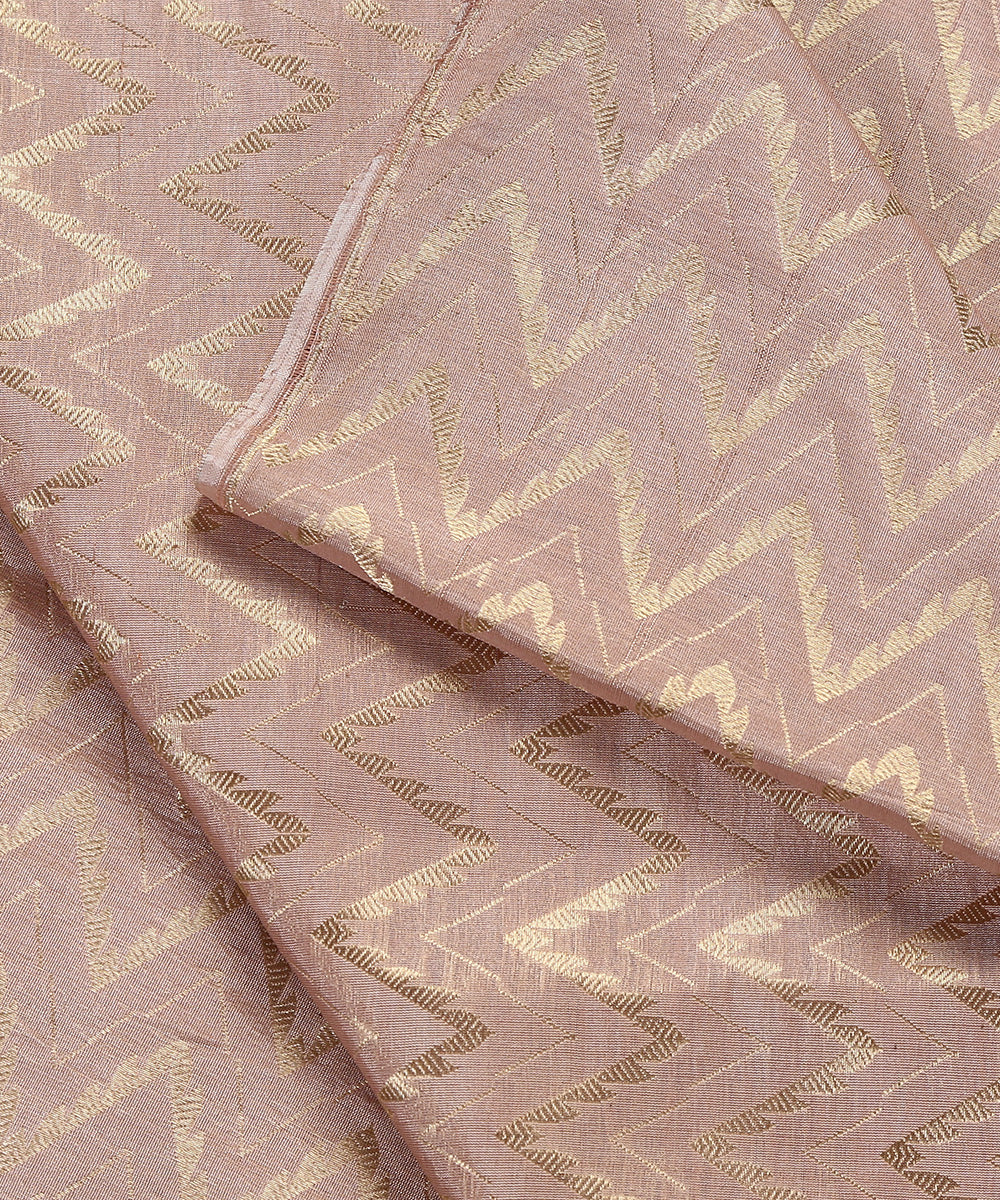 Handloom_Soft_Pink_Cotton_Silk_Brocade_Banarasi_Fabric_With_Zigzag_Zari_Jaal_WeaverStory_04