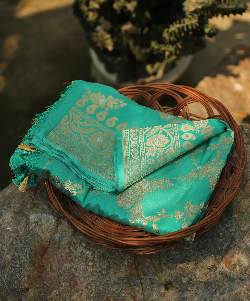 Firozi_Handloom_Kadhwa_Jangla_Banarasi_Dupatta_in_Katan_Silk_with_Lace_Border_WeaverStory_01