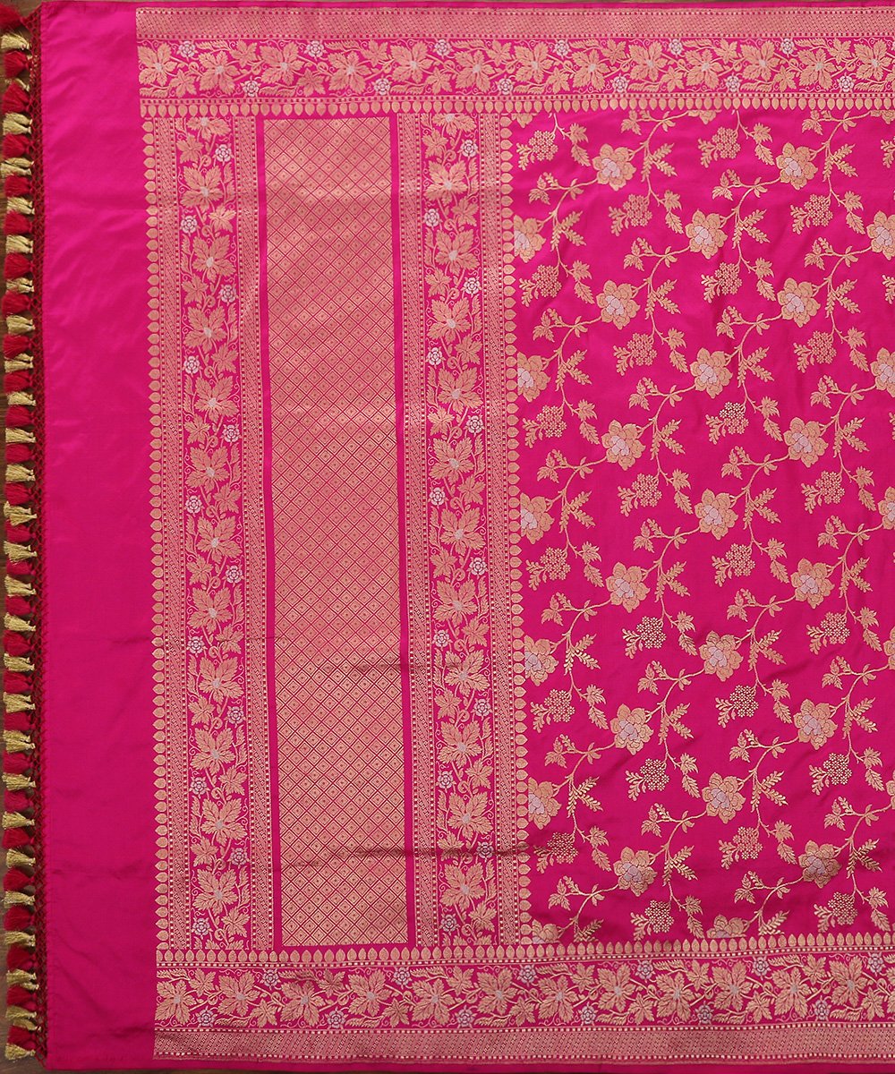 Fuschia_Pink_Handloom_Pure_Katan_Silk_Kadhwa_Jangla_Banarasi_Dupatta_WeaverStory_02
