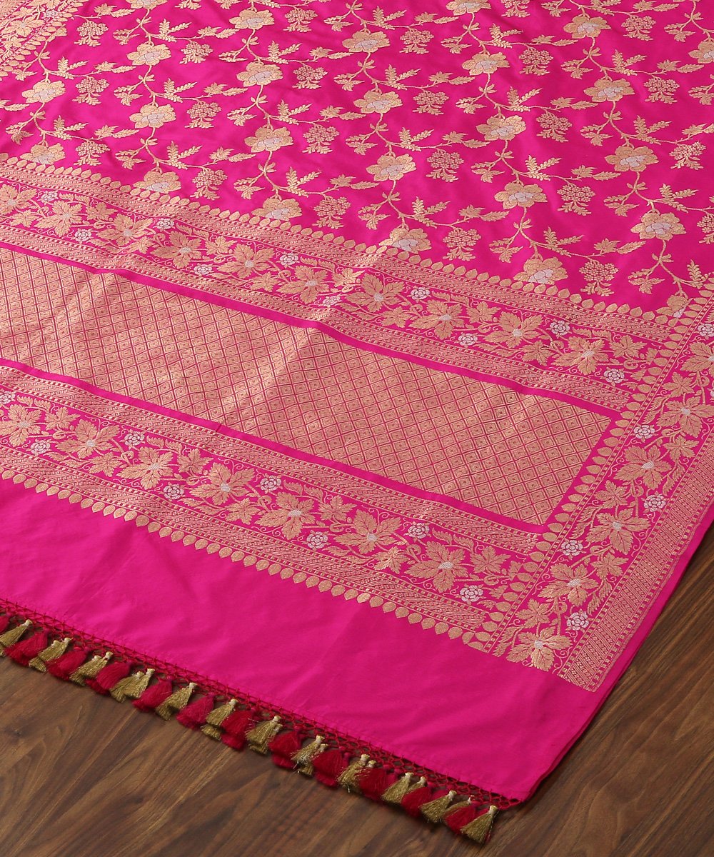 Fuschia_Pink_Handloom_Pure_Katan_Silk_Kadhwa_Jangla_Banarasi_Dupatta_WeaverStory_04