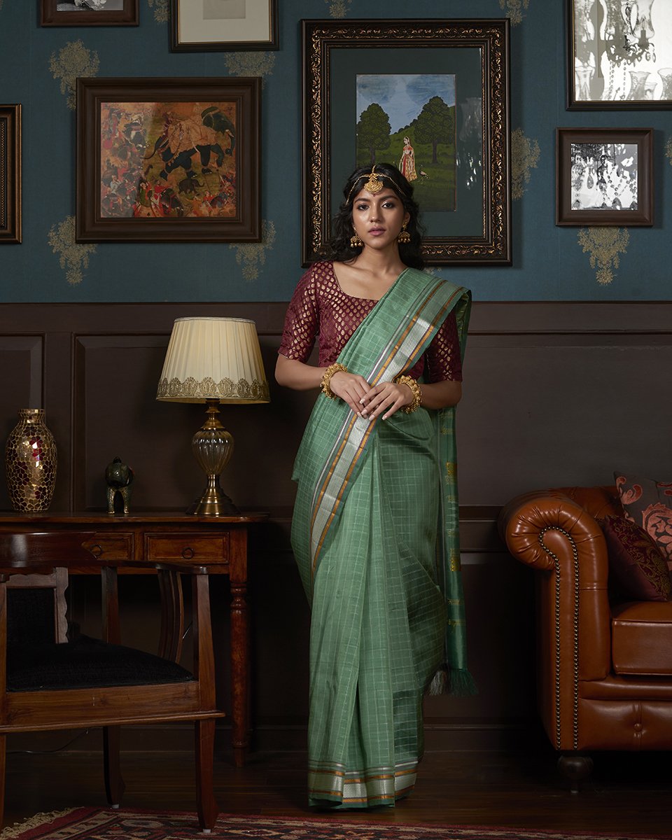 Green_Handloom_Checks_Kanjivaram_Silk_Saree_With_Plain_Border_WeaverStory_02