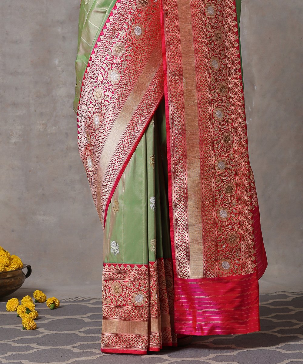 Green_Handloom_Pure_Katan_Silk_Banarasi_Saree_With_Pink_Kadhiyal_Border_WeaverStory_04