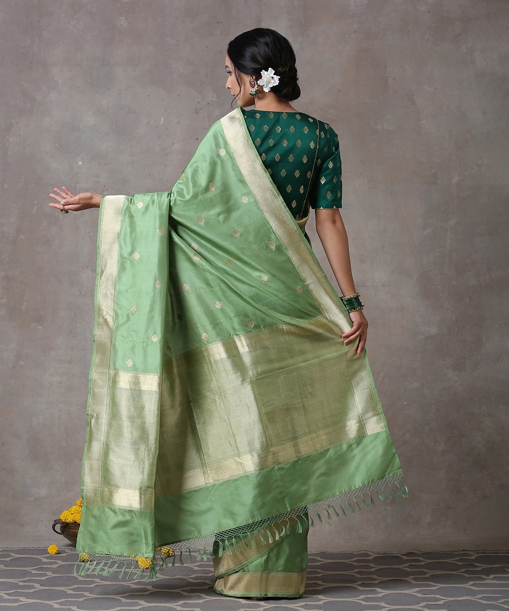 Green_Handloom_Pure_Katan_Silk_Banarasi_Saree_With_Plain_Gold_Border_WeaverStory_03