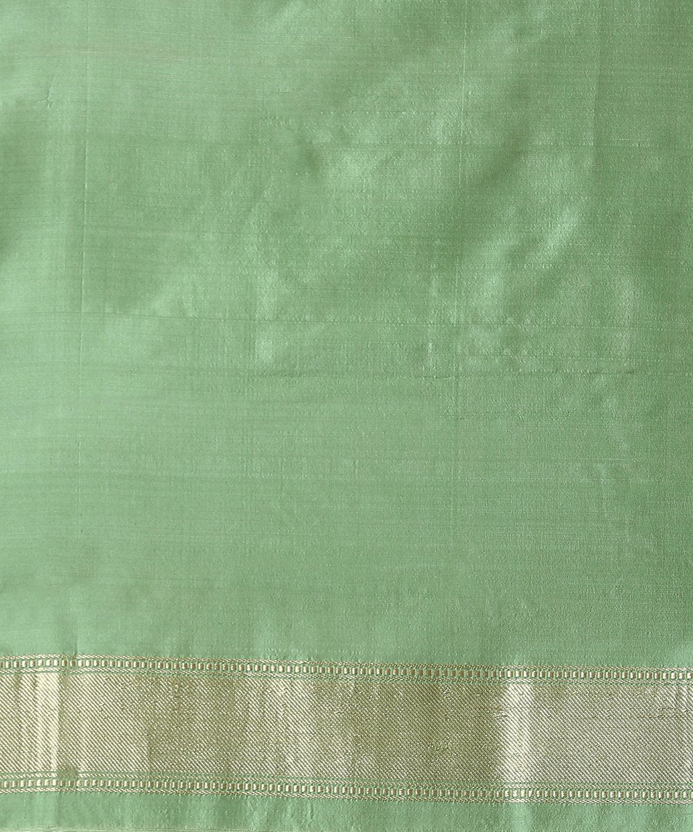 Green_Handloom_Pure_Katan_Silk_Banarasi_Saree_With_Plain_Gold_Border_WeaverStory_05