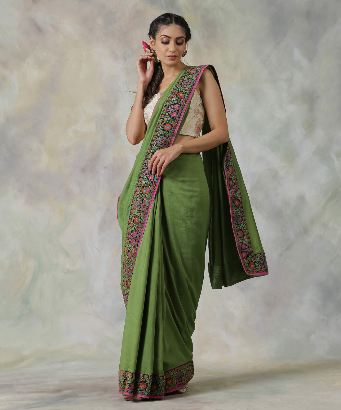 Henna_Green_Pure_Moonga_Silk_Saree_with_Hand_Appliqued_Sozni_Needle_Work_Border_WeaverStory_02