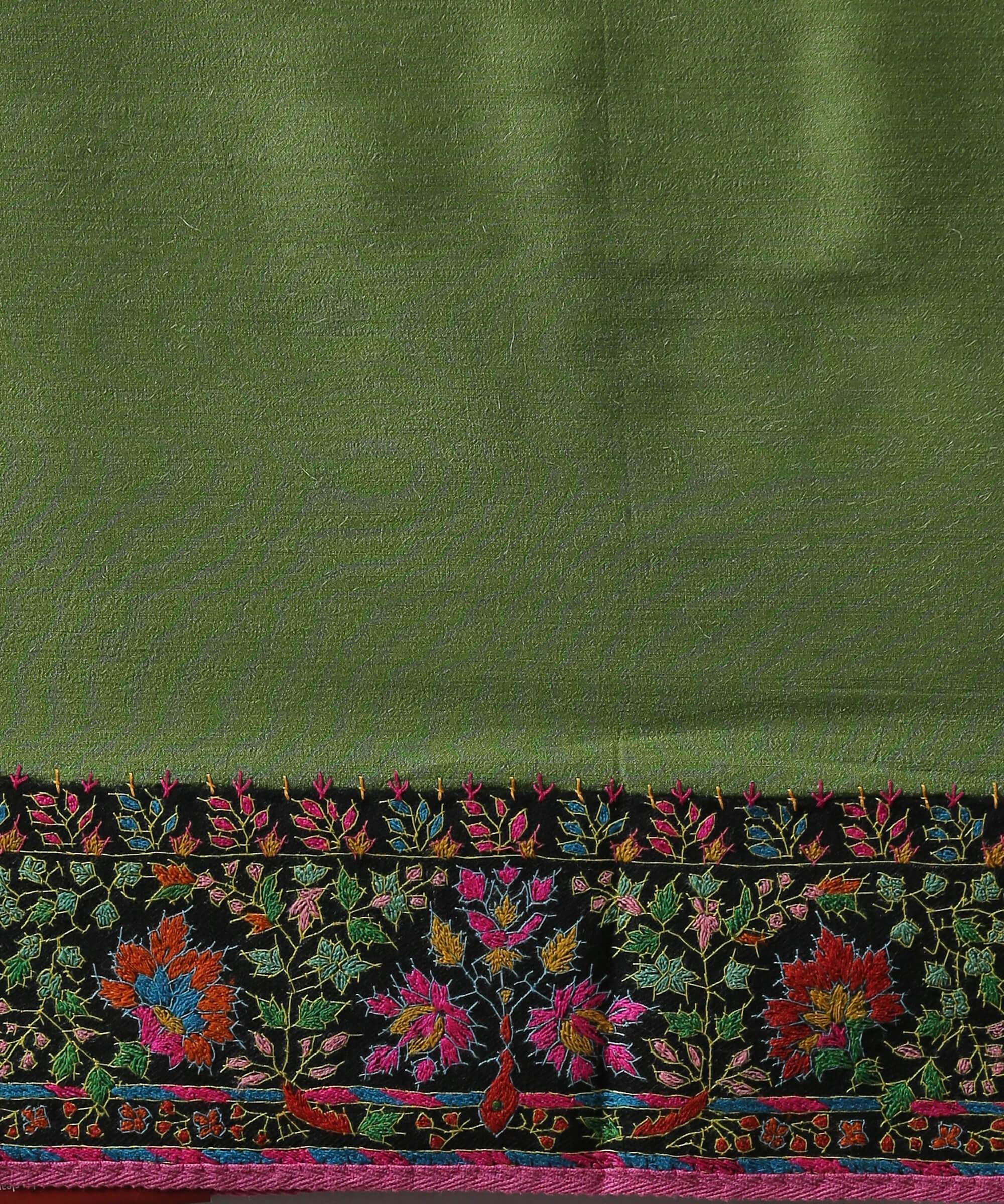 Henna_Green_Pure_Moonga_Silk_Saree_with_Hand_Appliqued_Sozni_Needle_Work_Border_WeaverStory_05