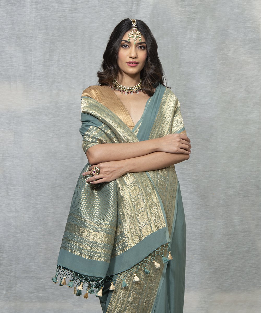 Grey_Handloom_Georgette_Banarasi_Saree_With_Kadhwa_Border_WeaverStory_01