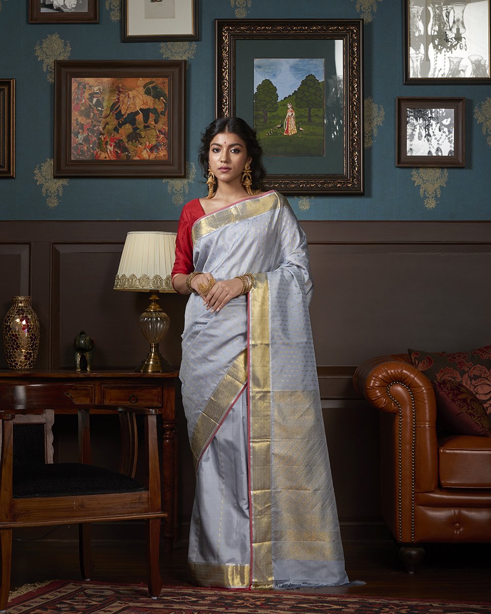 Grey_Handloom_Kanjivaram_Silk_Saree_With_Gold_Booti_WeaverStory_02